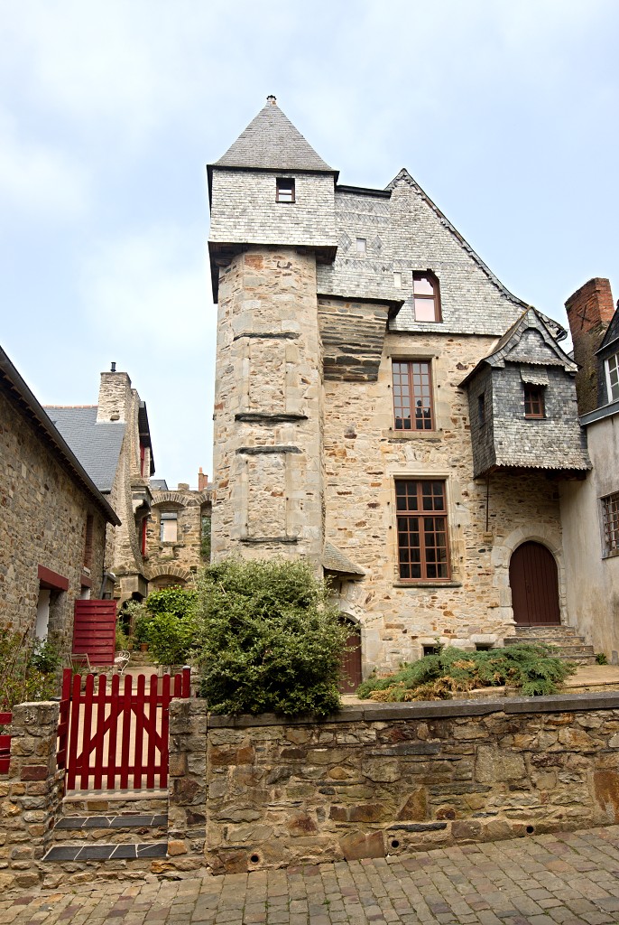 vitre bretagne frankrijk france hdr vilaine vestingstad kerk Notre-Dame olv notre dame chateau kasteel